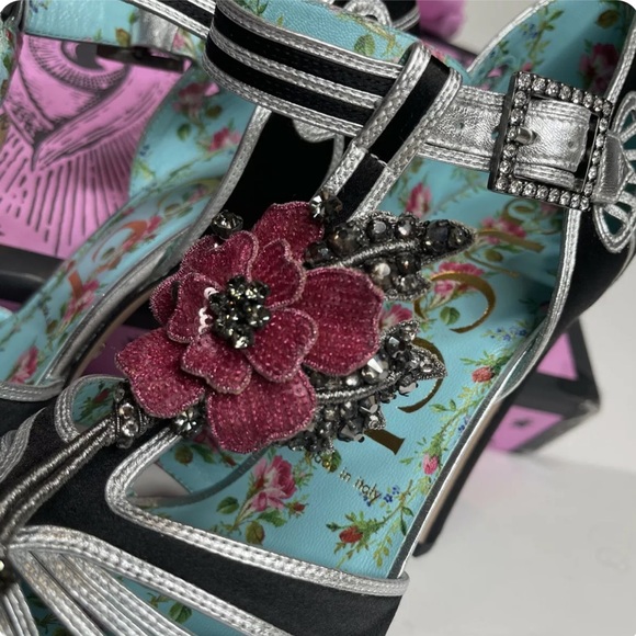 Gucci satin pump with metallic leather trim sandal heels